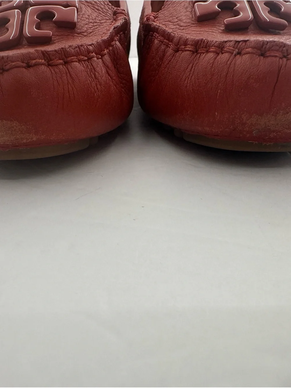 Tory Burch - Rust Orange Size 7 Pebbled Leather Logo Moccasins